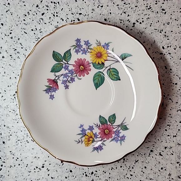 Royal Chelsea English bone china, Pattern # 3549A. Mint condition rare find . - Picture 3 of 6